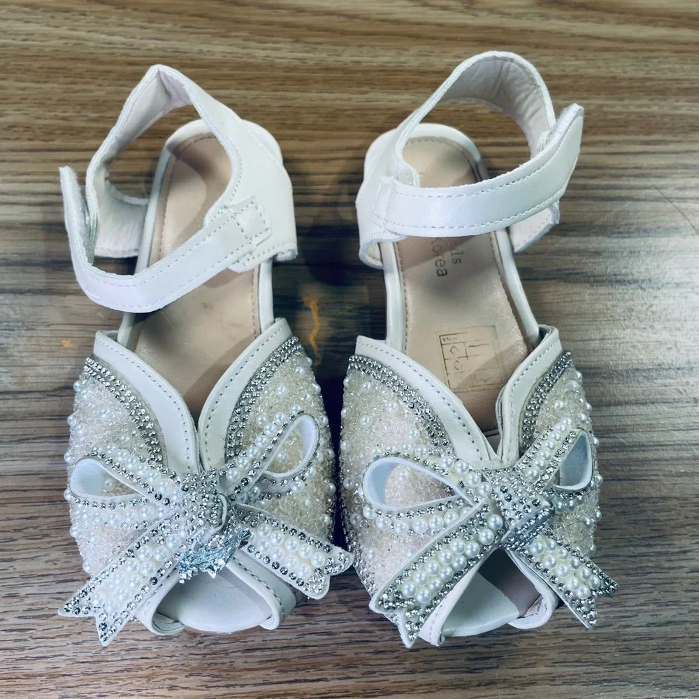 JJX Kids White Sparkle Bow Sandals Sz13 Rhinestone Pearl Embellished‎